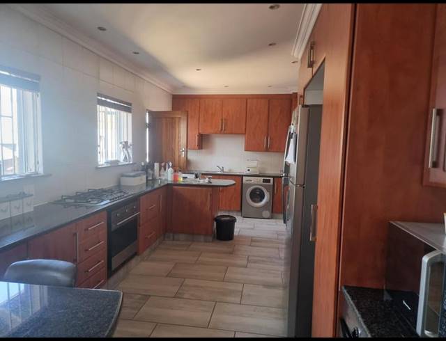 6 BEDROOM HOUSE FOR SALE IN DOWERGLEN